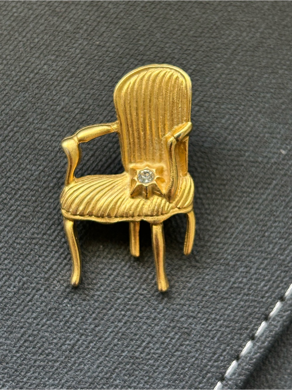 Lovely Small Vintage Chair Brooch/Pin